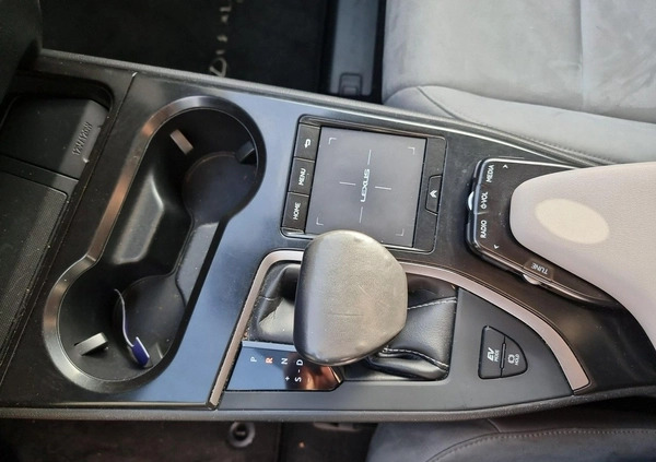 Lexus UX cena 124000 przebieg: 64086, rok produkcji 2019 z Gubin małe 379